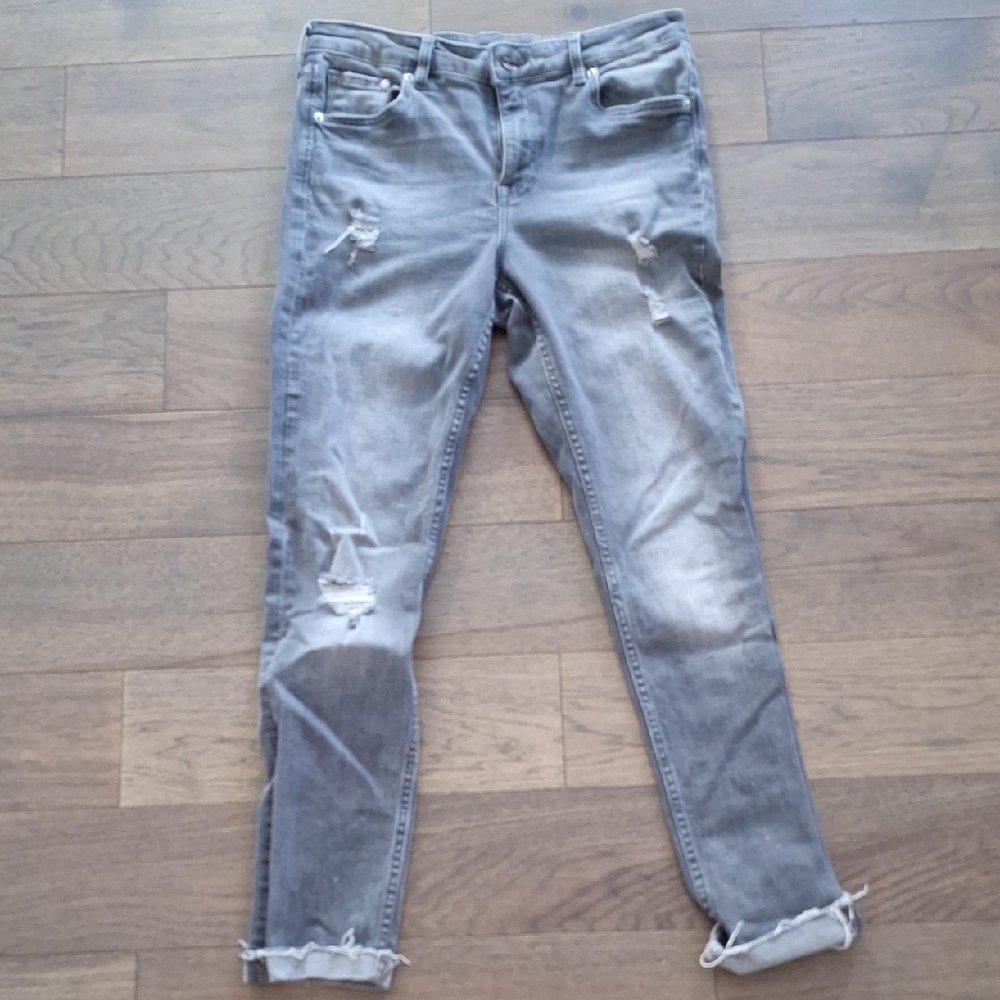 Gray distressed skinny  jeans